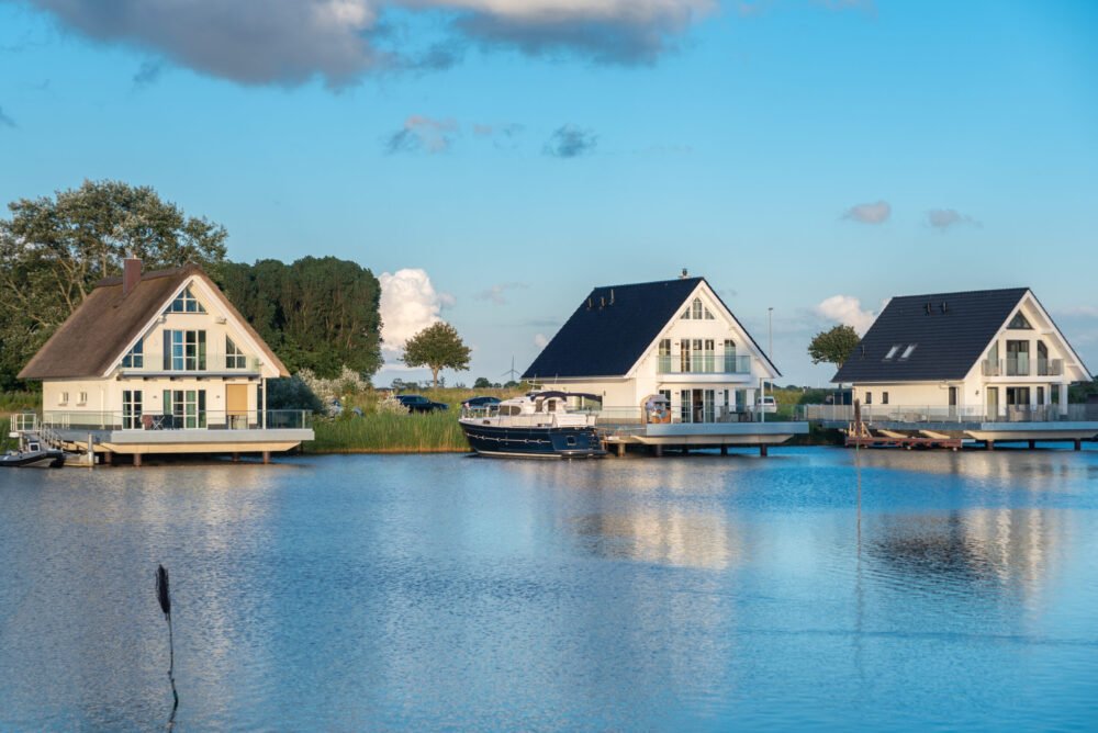 homes on lake